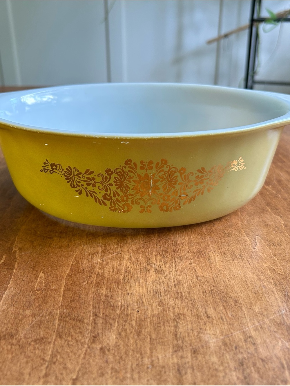 Pyrex 043 Golden Garland Casserole Dish